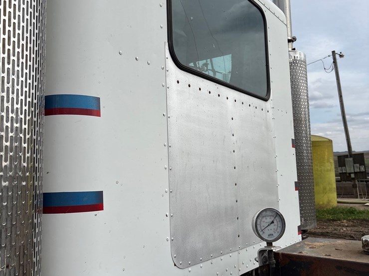 1989-peterbilt-377-image-14