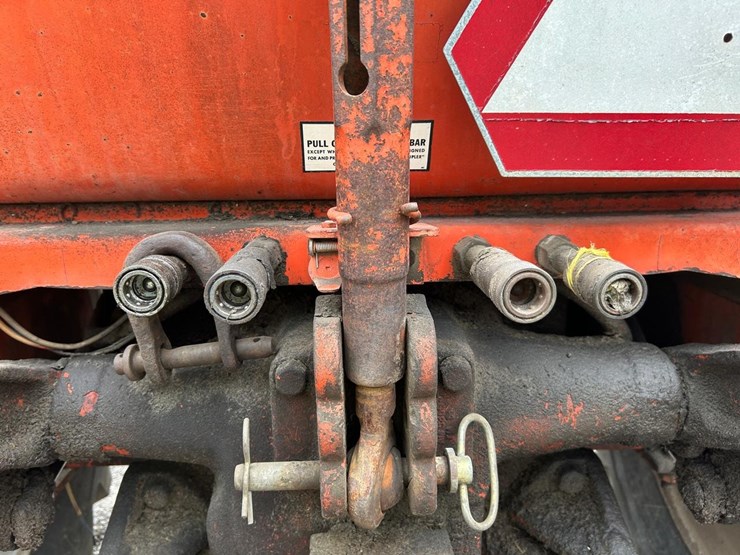 allis-chalmers-190xt-series-iii-tractor-image-16