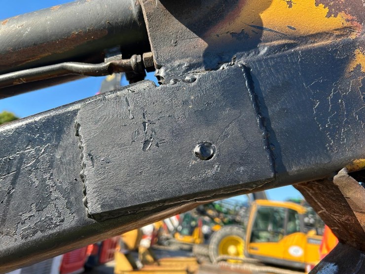new-holland-8240-image-50