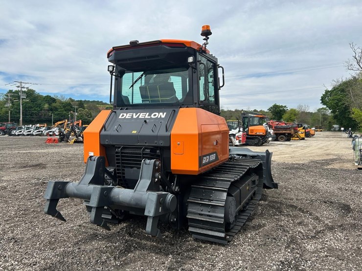 2026-develon-dd100-us10-crawler-dozer-image-4