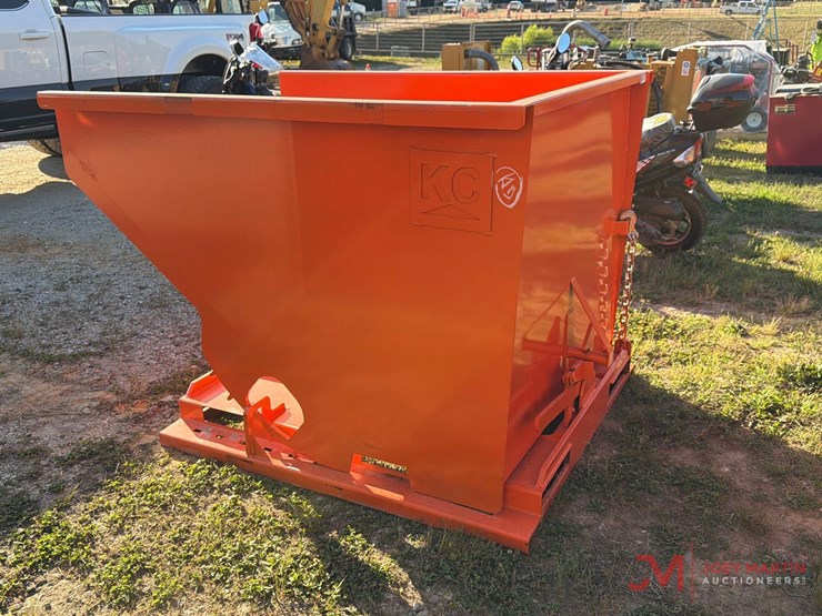 new-2yd-self-dumping-hopper-w/-fork-pockets-image-3