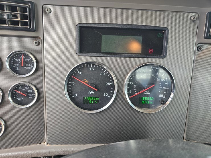 2013-kenworth-t370-image-11