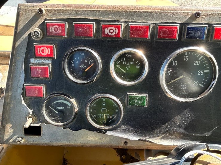 moxy-ha270-rock-truck-image-22
