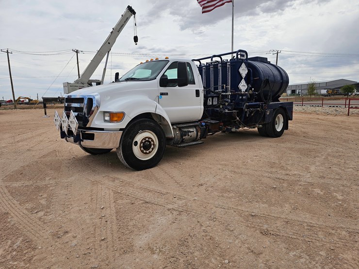 2015-ford-f750-image-2