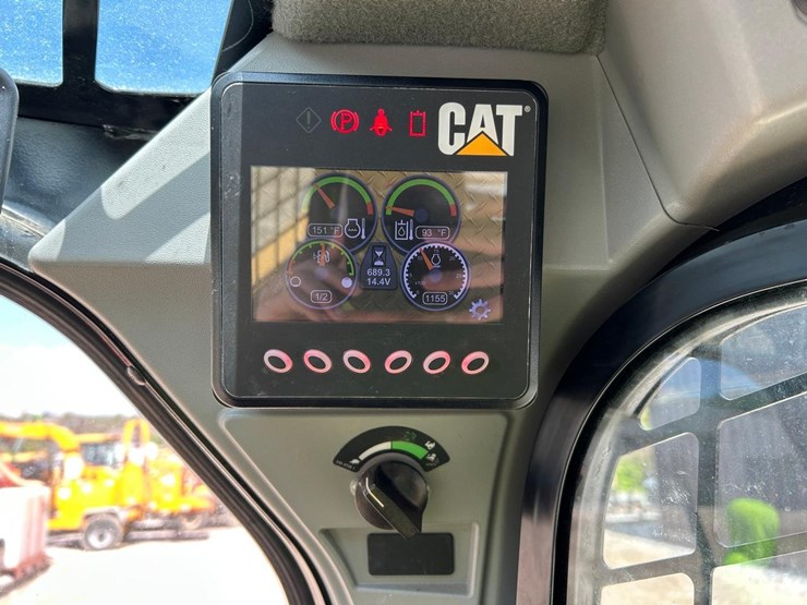 2015-caterpillar-246d-image-44