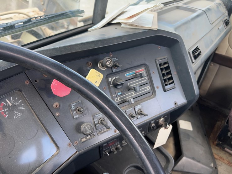 1995-volvo-truck-image-76