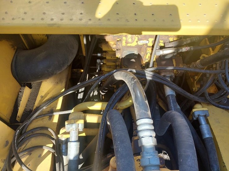 2013-komatsu-pc490-lc-10-image-23