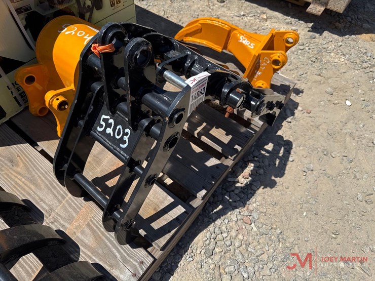 mini-excavator-grapple-attachment-image-1