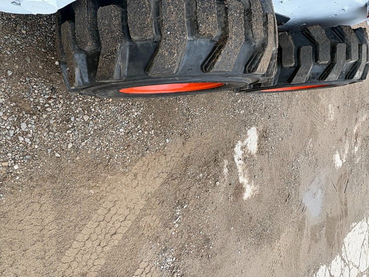 2009-bobcat-s205-image-20