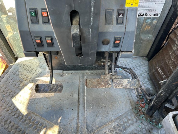 new-holland-8240-image-69