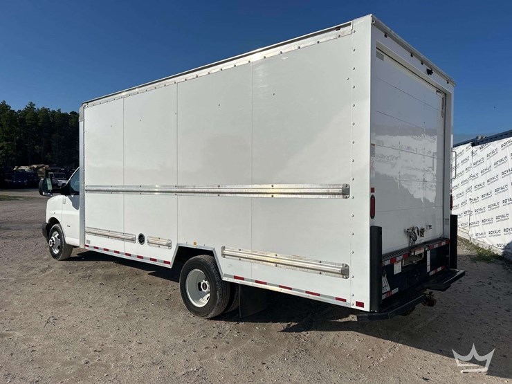 2019-gmc-3500-image-4