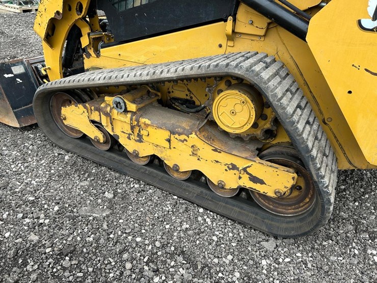 2020-caterpillar-259d3-image-17