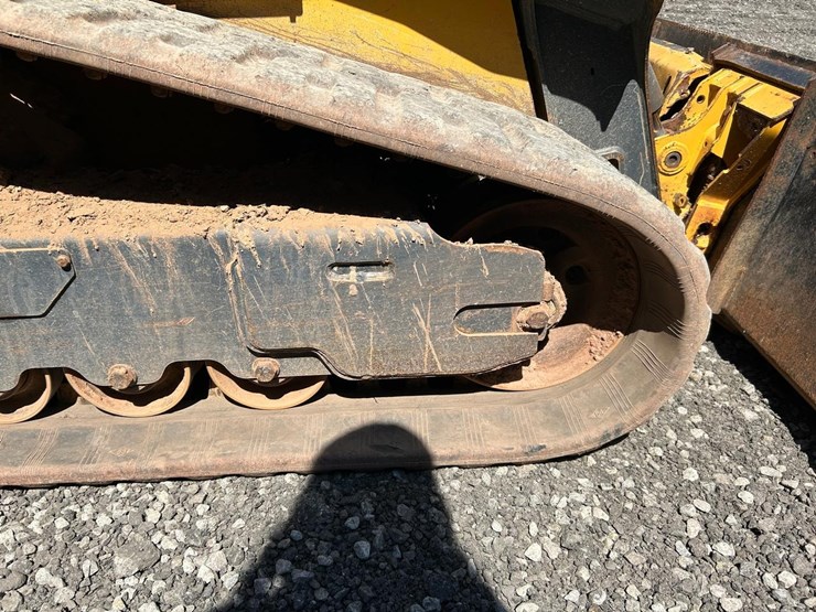 2023-deere-317g-image-14