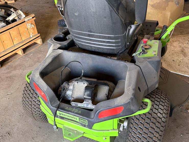 greenworks-pro-crz-428-zero-turn-lawnmower-image-12