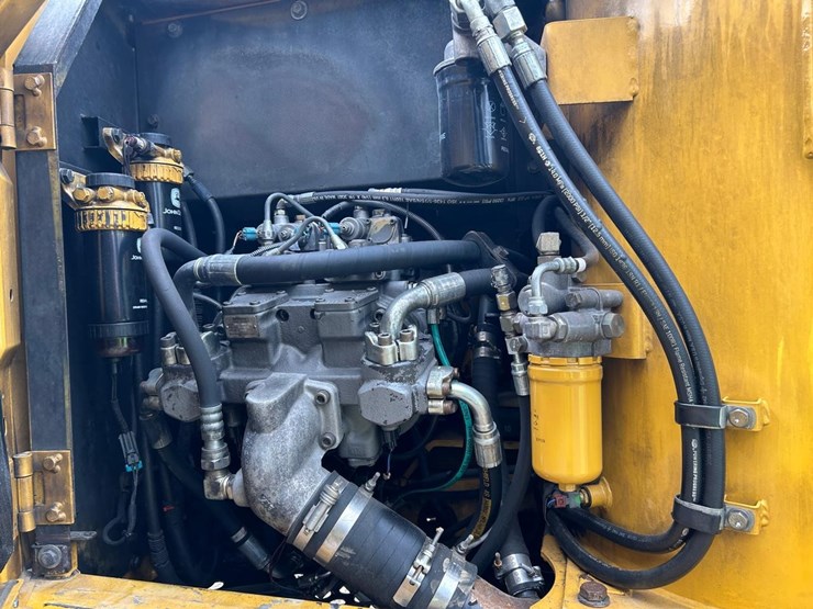 deere-160d-lc-image-14