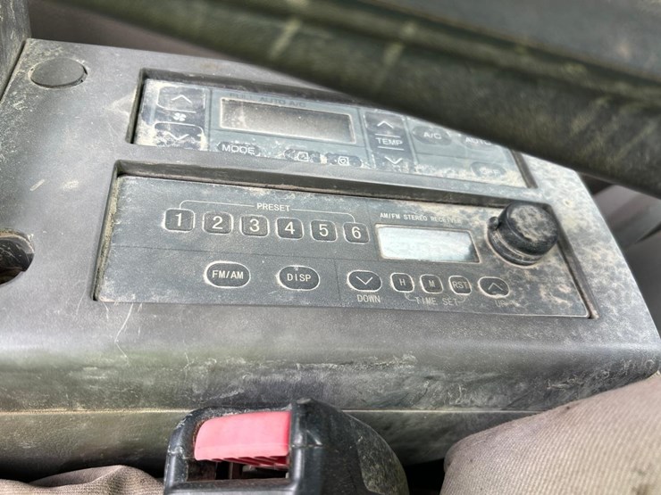 deere-160d-lc-image-25