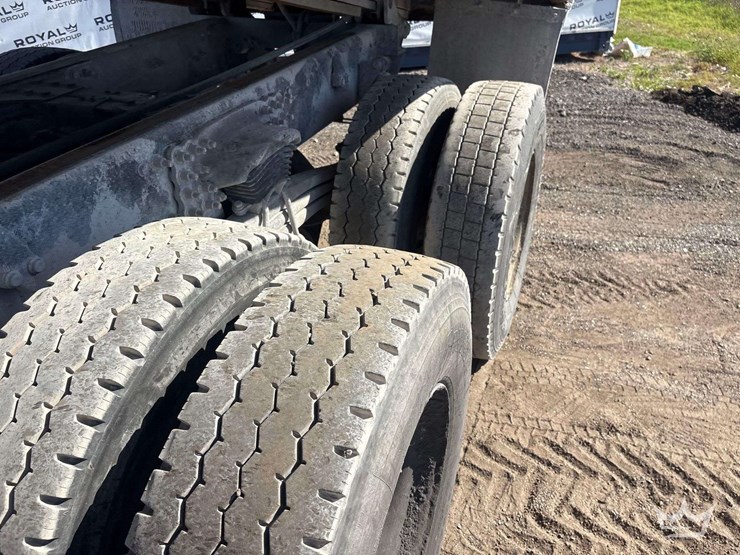 2007-freightliner-m2-112-tri-axle-dump-truck-image-21