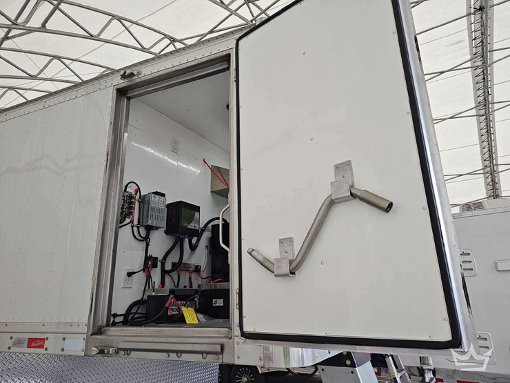 2025-precisions-provencal-22ft.-5th-wheel-mobile-office/-showroom-trailer-image-24