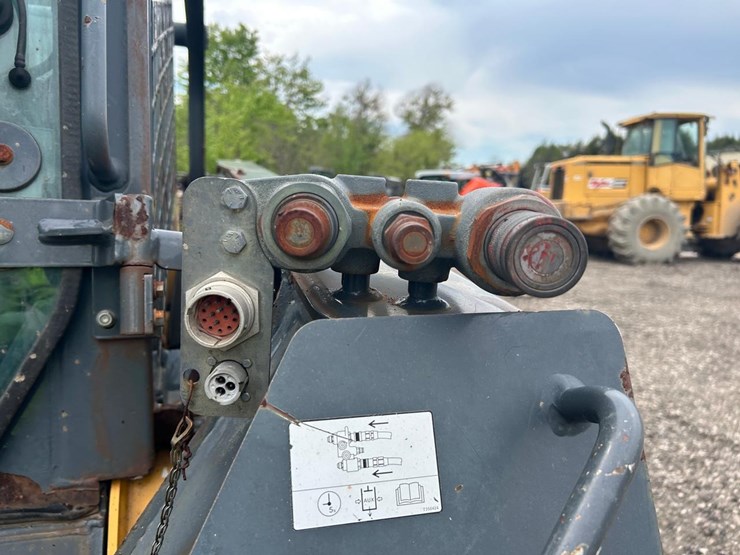 deere-333e-image-11