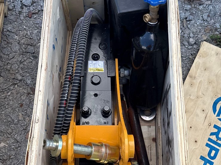 breaker-/hammer-excavator-attachment-image-1