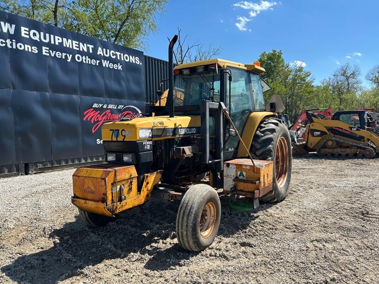 new-holland-8240-image-48