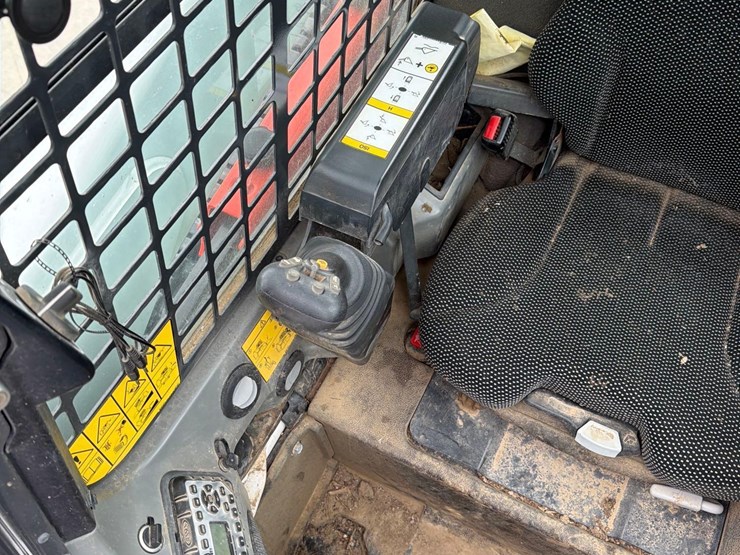 2023-bobcat-t770-image-38