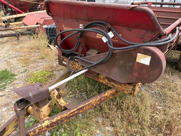 new-holland-327-image-3