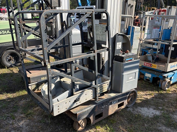 2014-jlg-20mvl-image-3