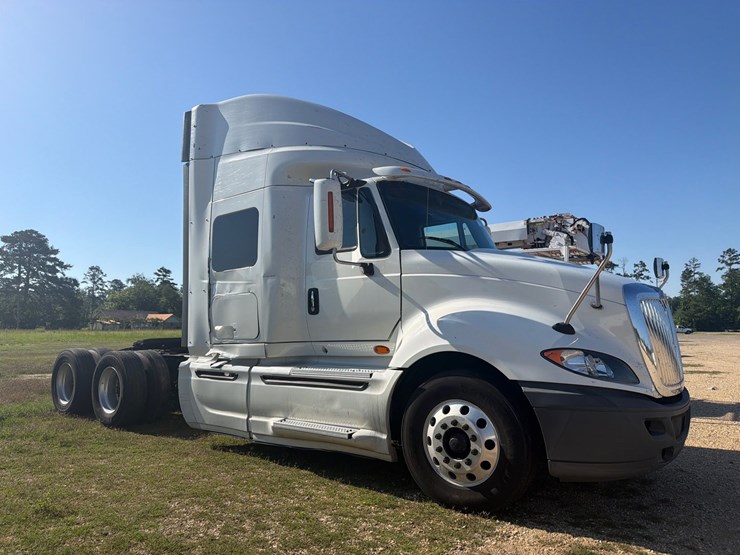 2015-international-prostar-image-2