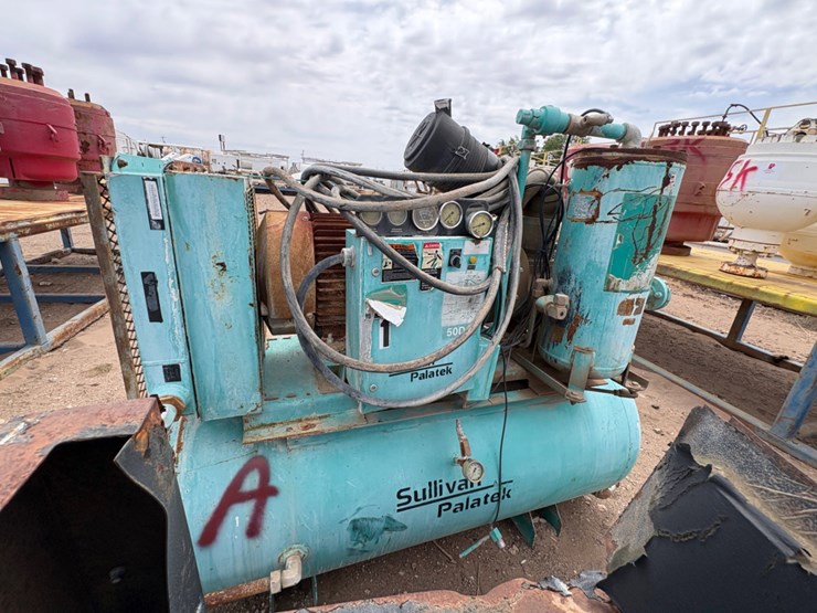 (3)-inoperable/incomplete-ingersoll-rand-up6-40-125-corkscrew-air-compressors-&-(1)-sullivan-palatek-air-compressor-image-3