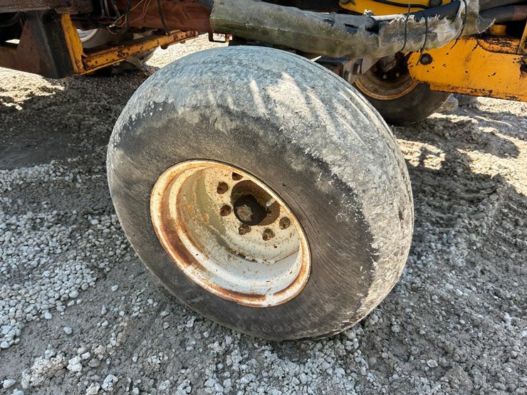 new-holland-8240-image-56