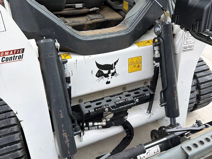 2023-bobcat-t770-image-35