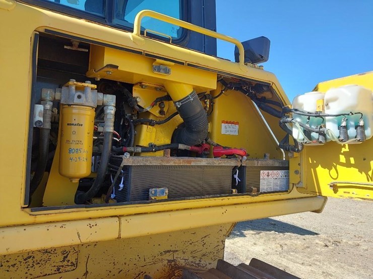 2011-komatsu-d65ex-16-image-17