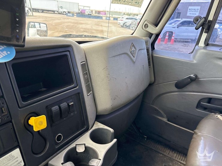 2018-international-durastar-4300-image-17