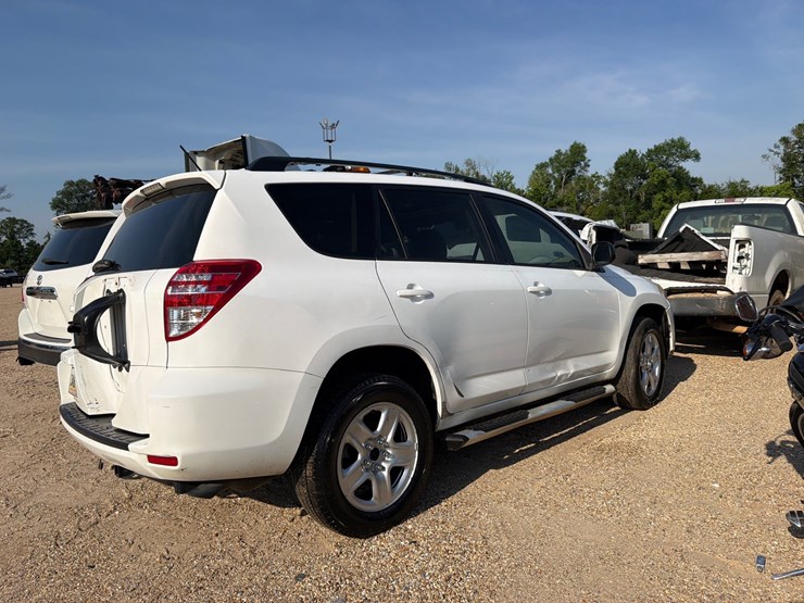 2012-toyota-rav4-image-3