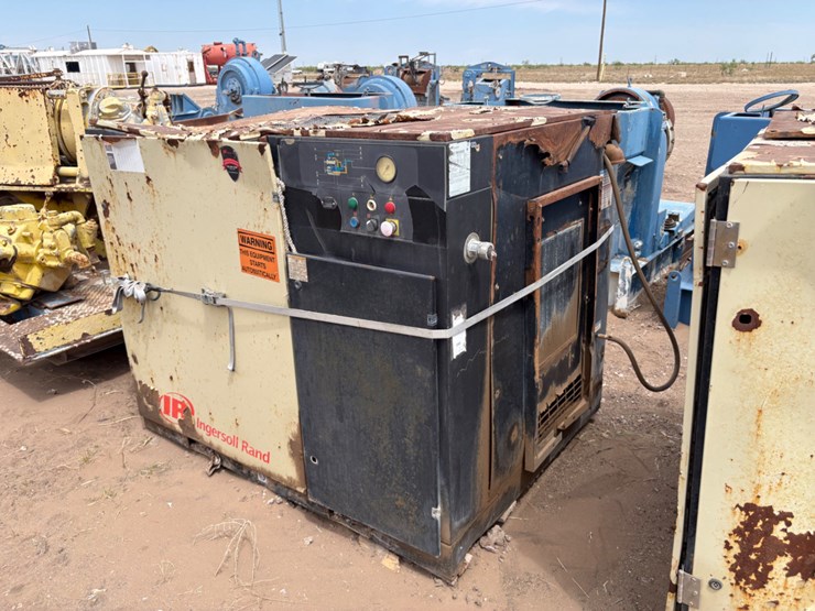 (3)-inoperable/incomplete-ingersoll-rand-up6-40-125-corkscrew-air-compressors-&-(1)-sullivan-palatek-air-compressor-image-13
