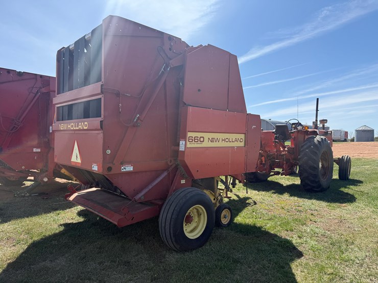 new-holland-660-image-2