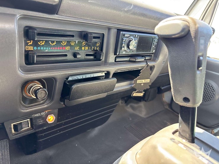 2001-isuzu-npr-image-28