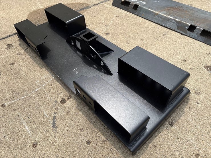 heavy-duty-skidloader-receiver-hitch-plate-image-4