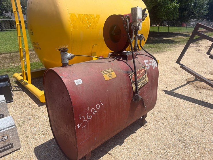 #36201-•-300-gallon-oil-tank-with-air-pump-image-1