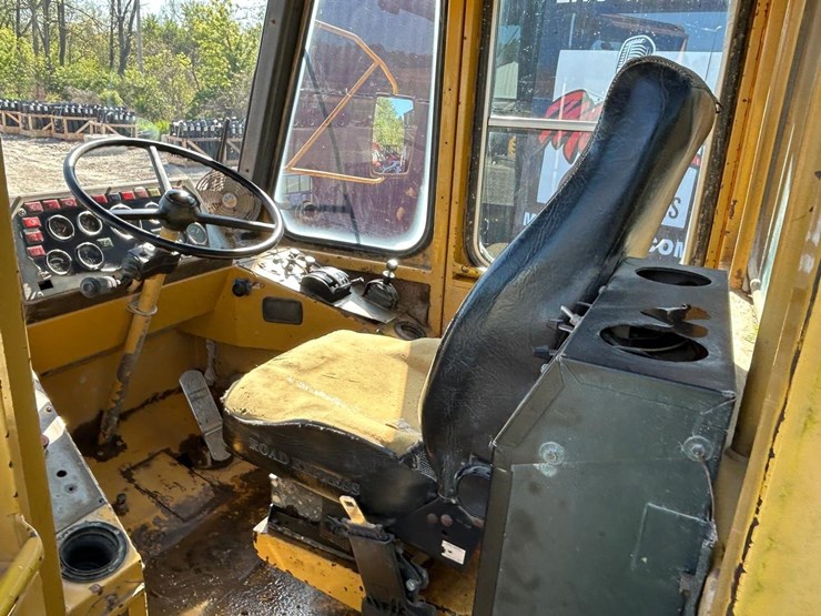 moxy-ha270-rock-truck-image-20