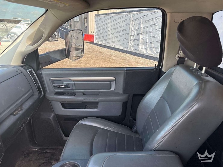 2014-dodge-3500-image-13