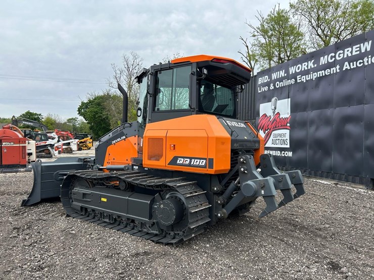 2026--develon-dd100-us10-crawler-dozer-image-2