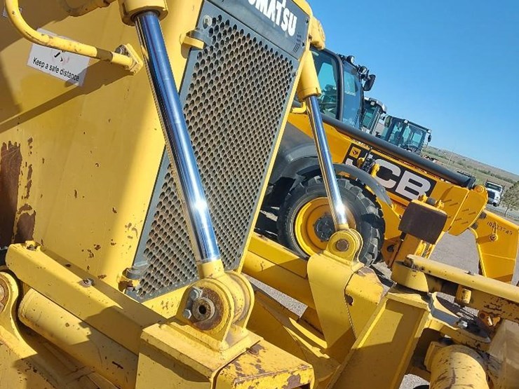 2011-komatsu-d65ex-16-image-19