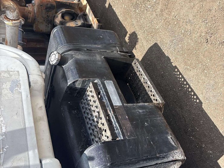 2000-mack-dm690s-image-19