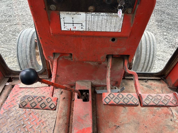 allis-chalmers-190xt-series-iii-tractor-image-23