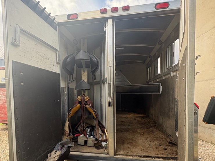 #370-•-20'-horse-gooseneck-trailer-(title-in-delay)-(denmark,-wi)-image-10