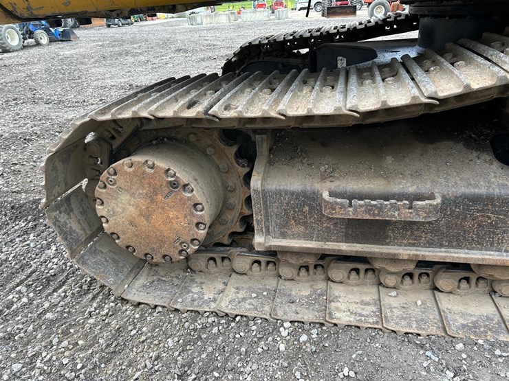 deere-160d-lc-image-11