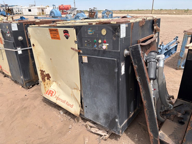 (3)-inoperable/incomplete-ingersoll-rand-up6-40-125-corkscrew-air-compressors-&-(1)-sullivan-palatek-air-compressor-image-8