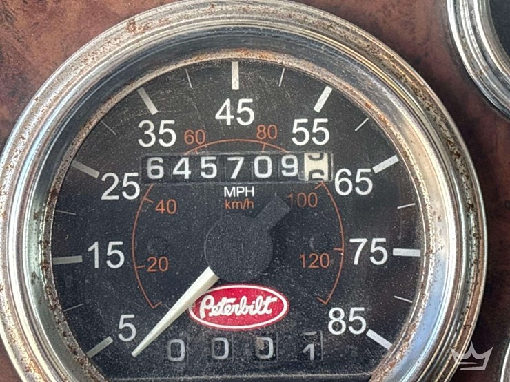 2005-peterbilt-357-image-7